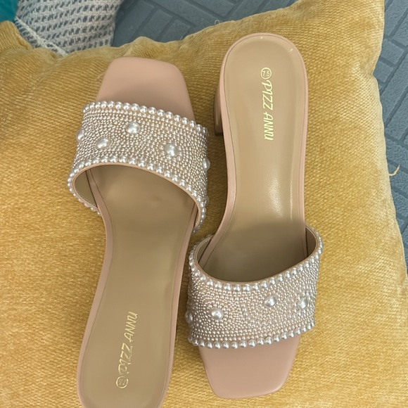 Pearl covered block heel sandals - Picture 7 of 7